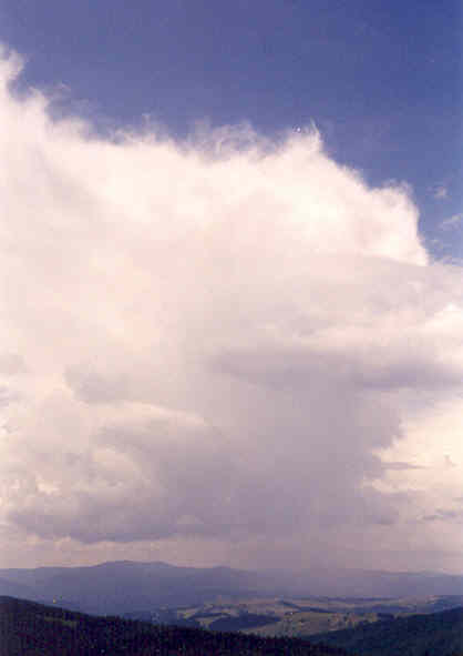 Cumulonimbus con chubasco de lluvia en los C�rpatos Orientales grupo Norte, Transilvania, Ruman�a.