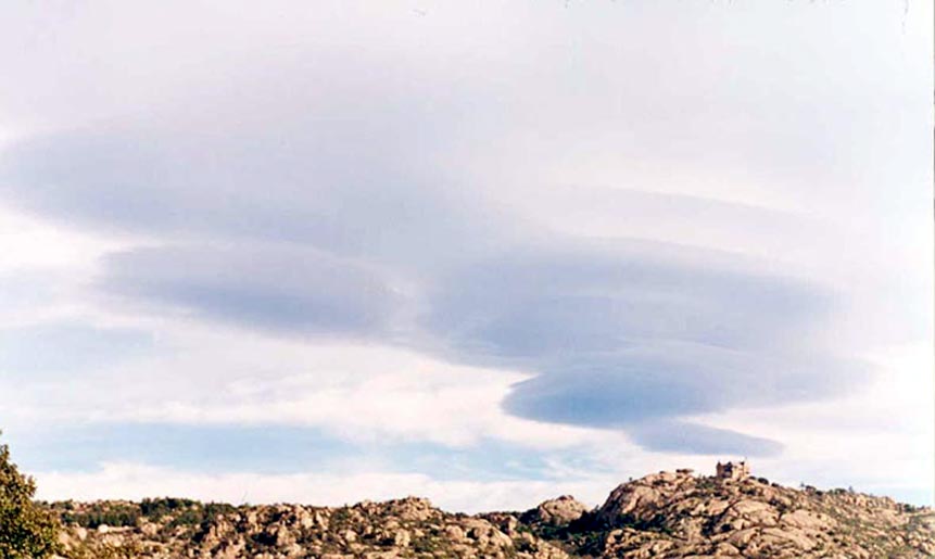 Lenticulares sobre Torrelodones, Madrid.