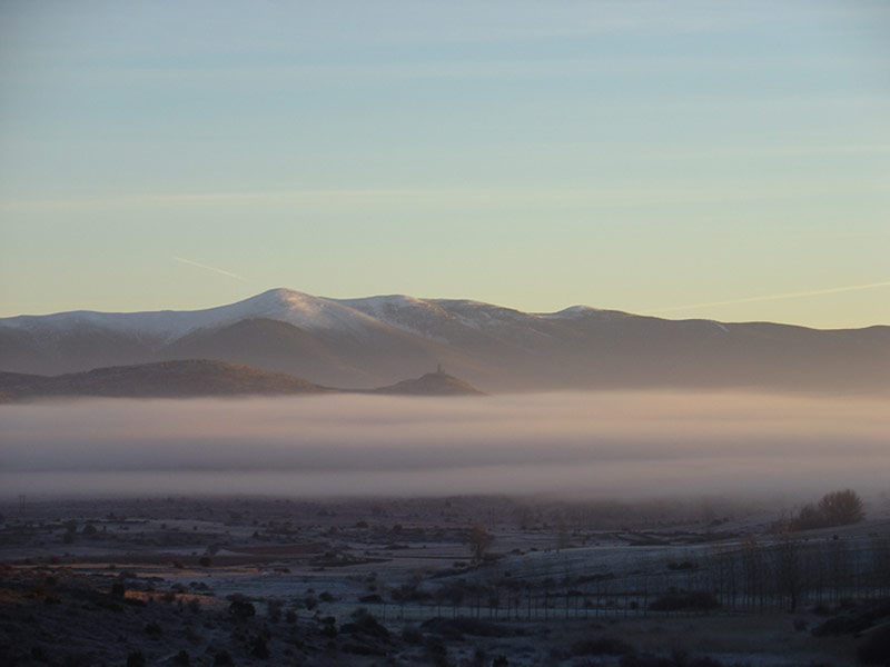 Niebla en el valle, cercan�as de Burgos, invierno de 2003.