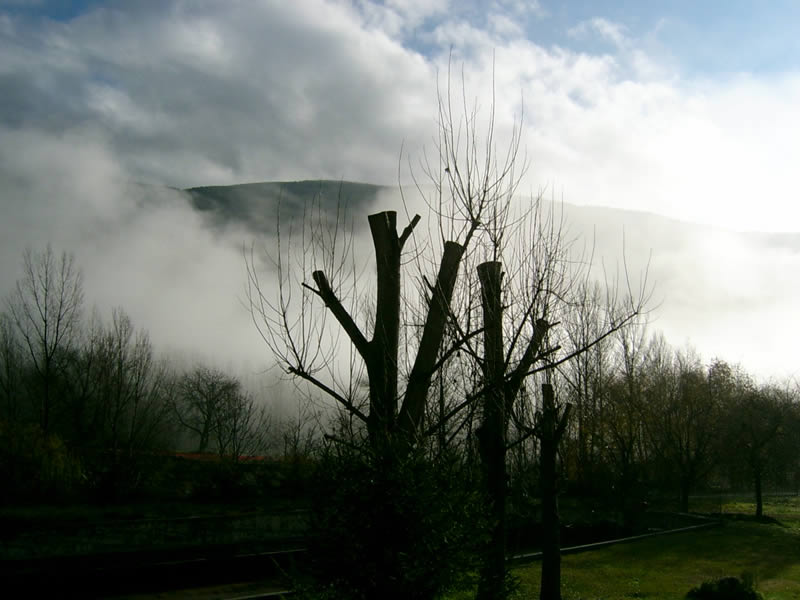 Niebla en las proximidades del observatorio de Sort, L�rida; autor Ram�n Baylina.