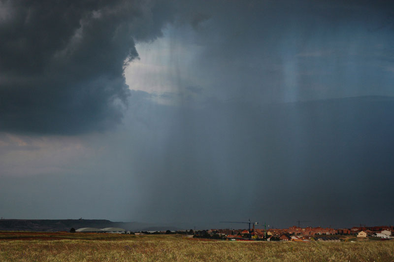 Virga en las cercan�as del aeropuerto de Madrid-Barajas.