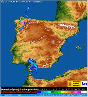 Ídem que en el caso anterior pero para las 11-12 UTC (13-14 h.o.). CAPPI-2.5 Km mosaico nacional en mm/h. Fuentes Universidad de Dundee (satélite) e INM (radar). Ídem que en el caso anterior pero para las 11-12 UTC (13-14 h.o.). CAPPI-2.5 Km mosaico nacional en mm/h. Fuentes Universidad de Dundee (satélite) e INM (radar).