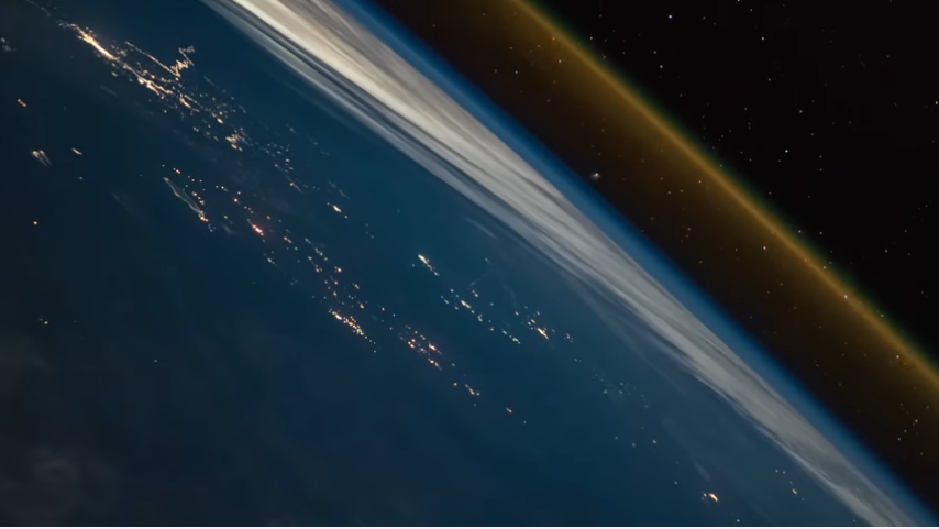 Así se ve un lanzamiento de cohete desde el espacio Así se ve un lanzamiento de cohete desde el espacio